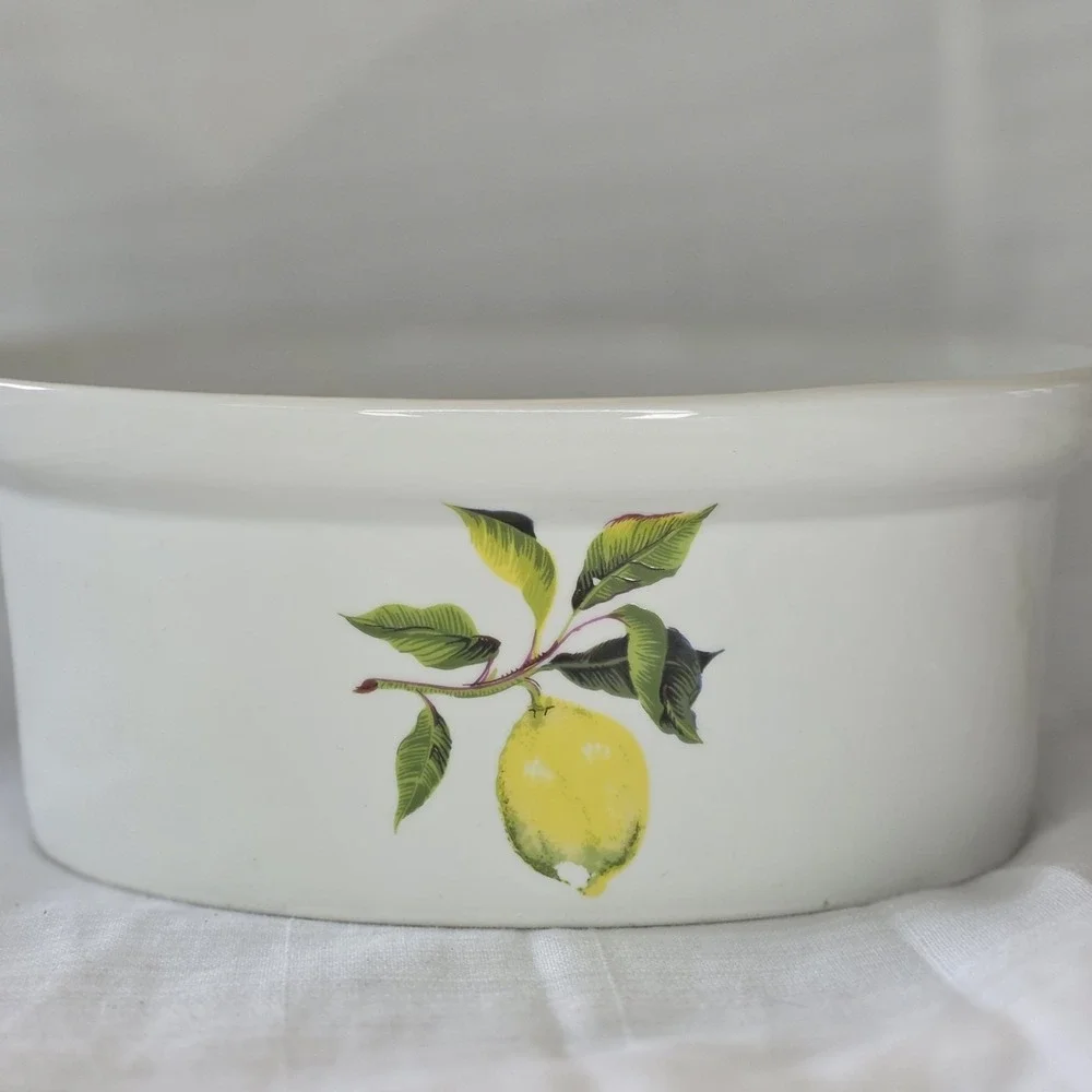 BIA Cordon Bleu 1.5 Qt. Porcelain Oval Covered Casserole Dish w/ Lid, Lemon Stem